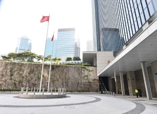 圖十二(右),重新設計的公民廣場。