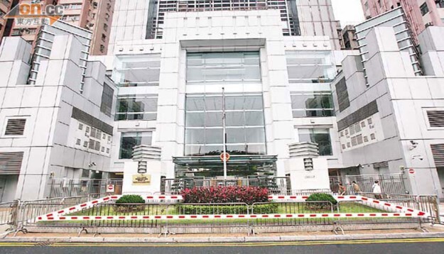 圖六(右):中聯辦前的小廣場種花種樹,並且將寬度從9公尺減到3公尺。