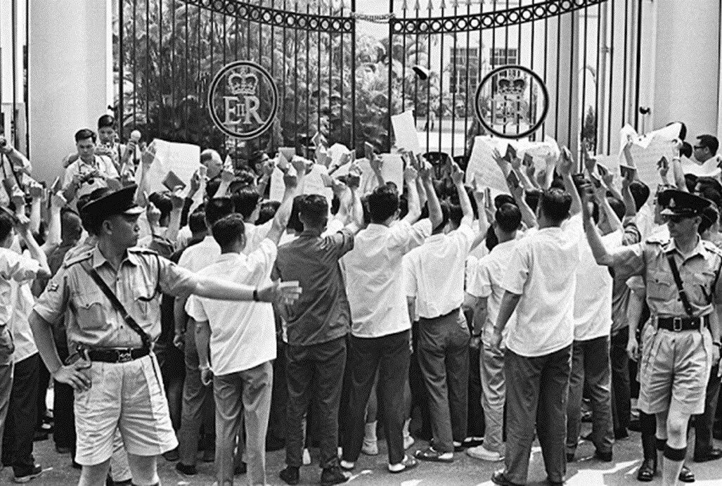 圖三（左） 1967年親華活動人士的抗議。